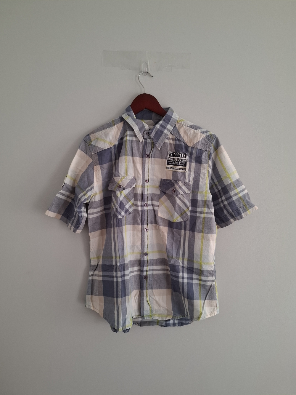 Vintage Men's Short-Sleeve Plaid Button-Up Shirt in Gray and Cream SZ M